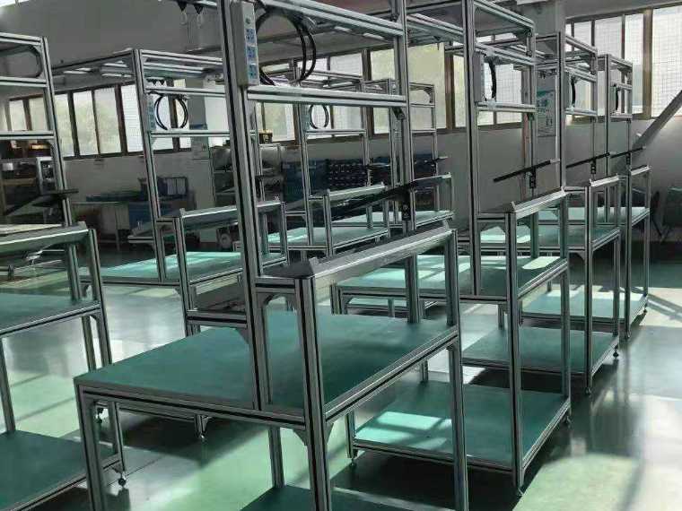 鋁型材工作臺(tái)受市場(chǎng)歡迎的原因有哪些？