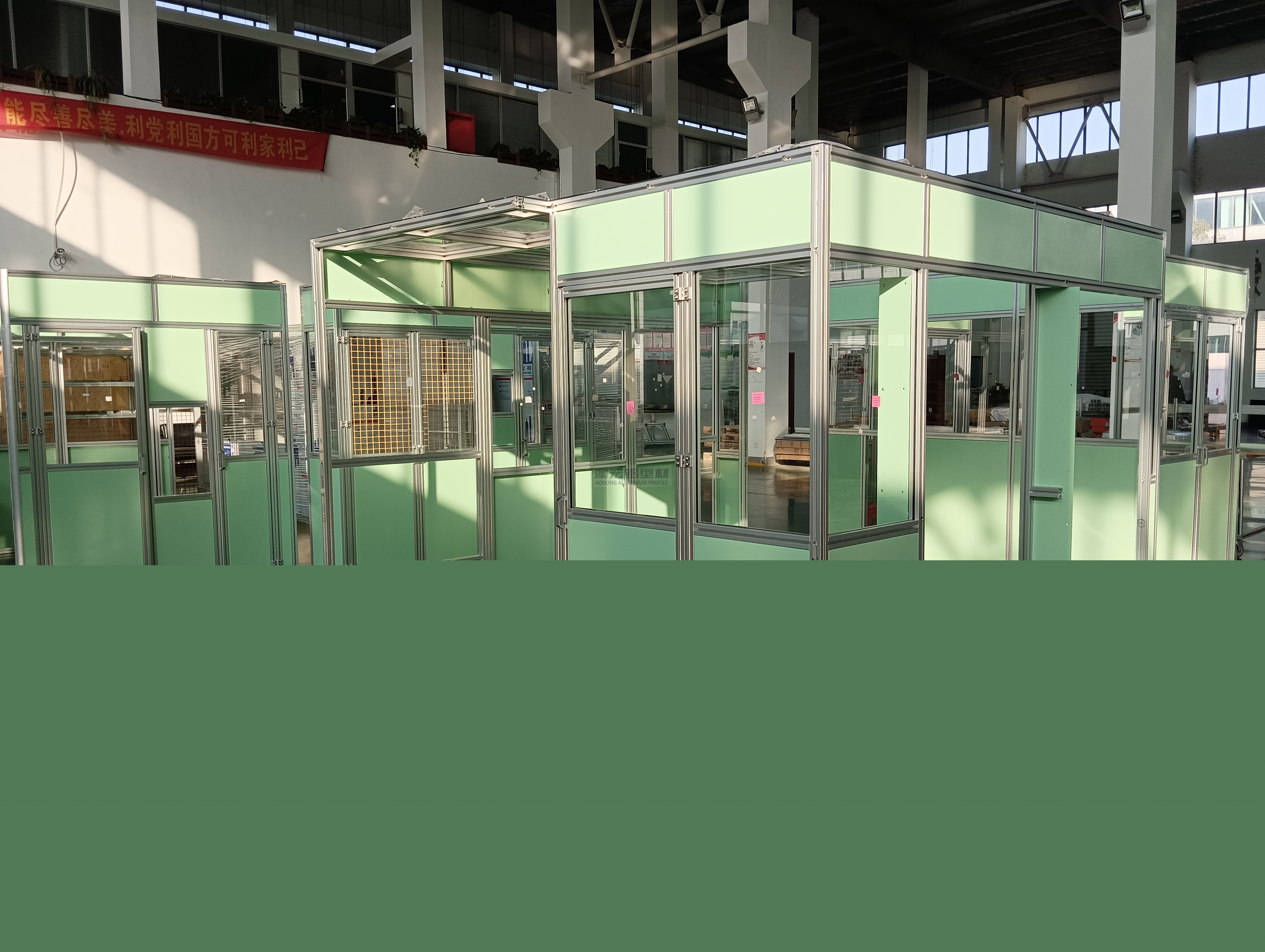 車間“定制防護艙”：4545鋁型材設(shè)備防護罩的落地細節(jié)
